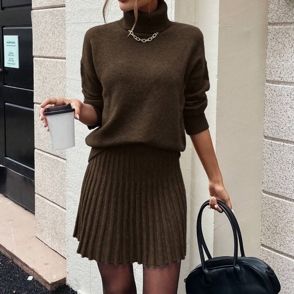 Classic Turtleneck Knit Sweater Textured Mini Skirt Set - Picture 5 of 11